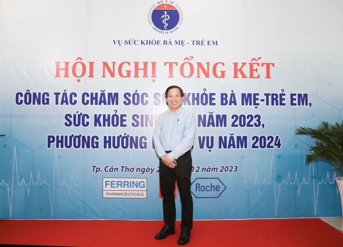 PGS, TS, BS Nguyên Quang tại một hội nghị khoa hoc